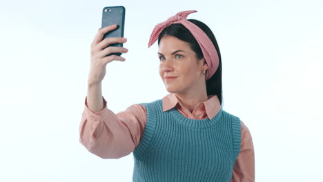 feliz, las redes sociales y el signo de la paz selfie