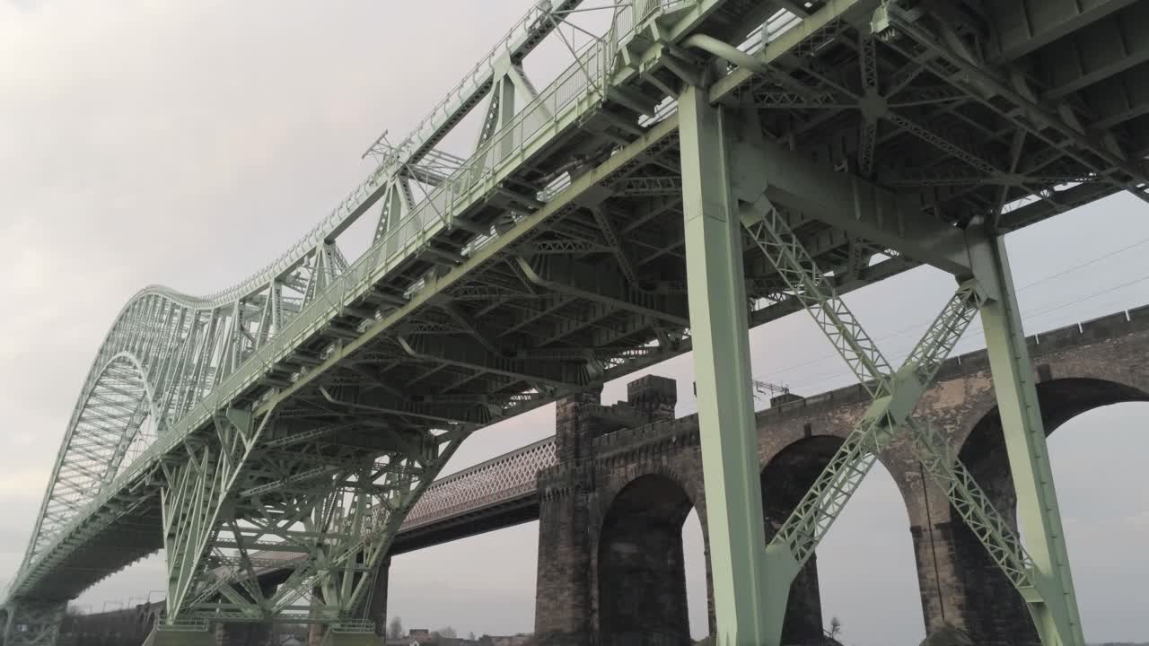 runcorn silver jubilee bridge 조감도 at 일출