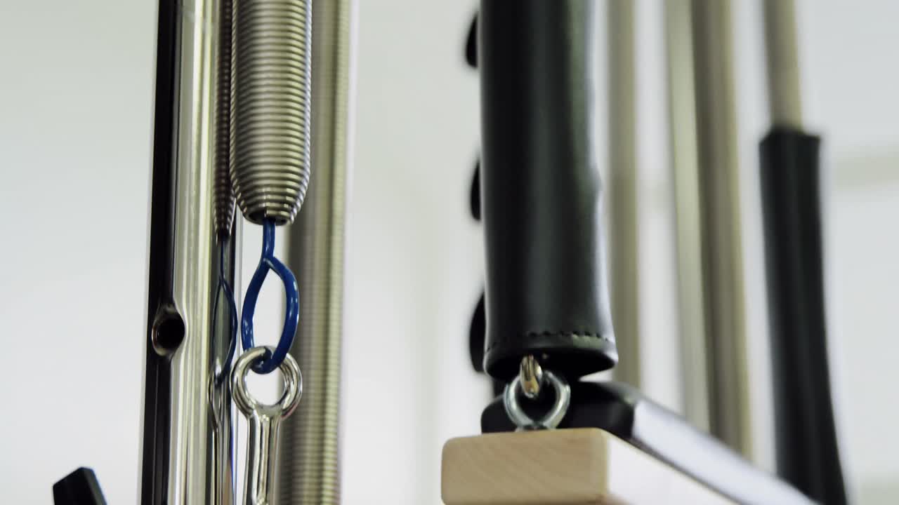 equipo de ejercicio en el gimnasio