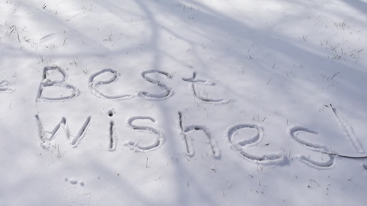 雪の上の「Best Wishes」の文字。冬の撮影。