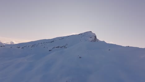 Armoniosa-Majestuosidad-Invernal-De-Las-Montañas