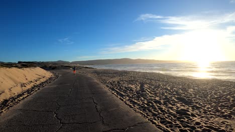 Diversión-Bajo-El-Sol-Bahía-De-Monterey,-California