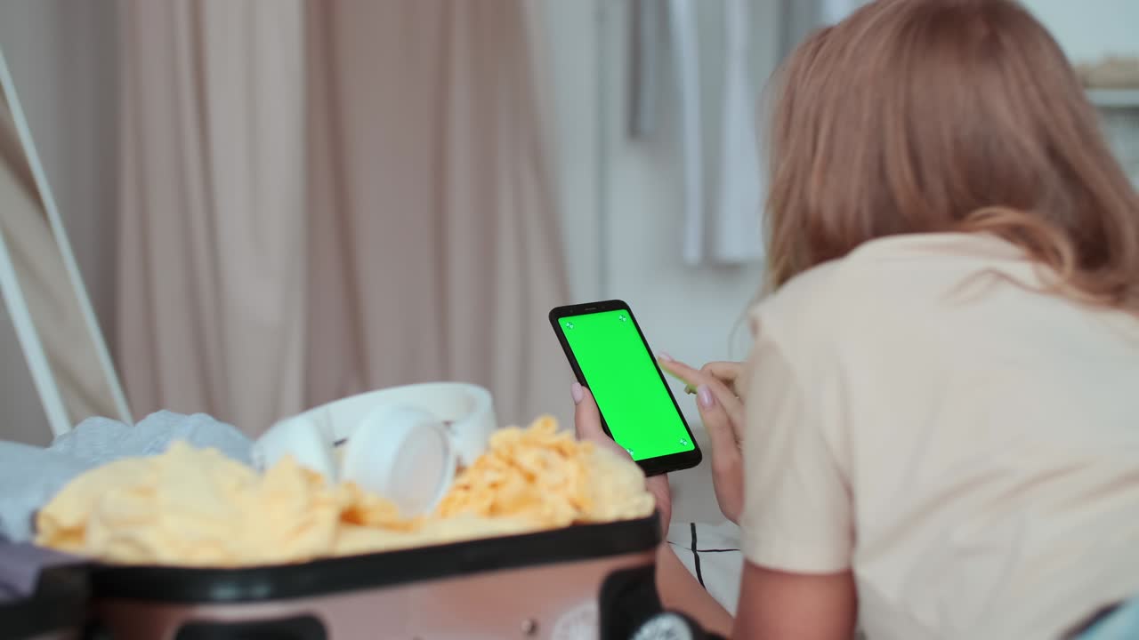 abrir las fronteras, empacar las cosas, buenas vacaciones, reservar un hotel