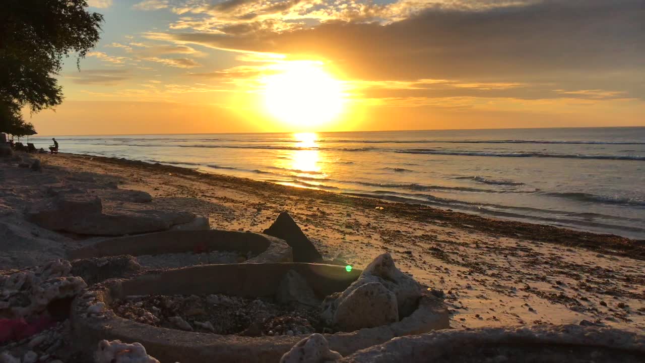 구름, 발리 인도네시아 해변에서 길리 섬 일몰