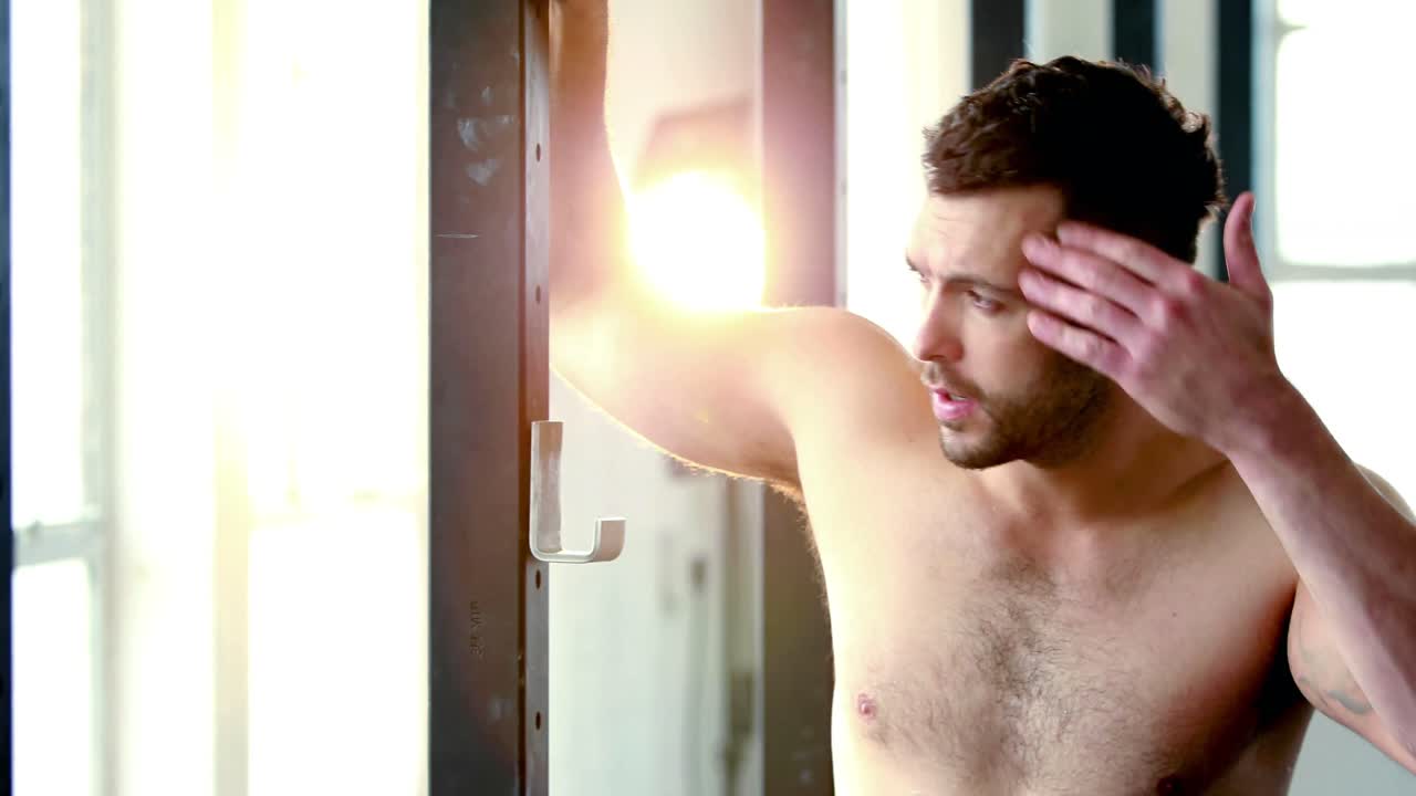 운동 을 쉬고 있는 체력 을 갖춘 사람