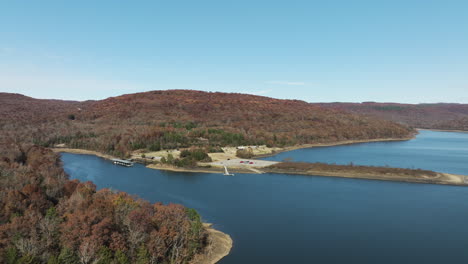 Ozark-Mountains-During-Autumn-On-Lake-Fort-Smith-State-Park,-Crawford-County,-Arkansas,-USA