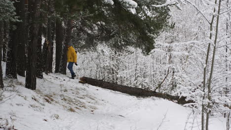 Fotograf-Auf-Dem-Schnee