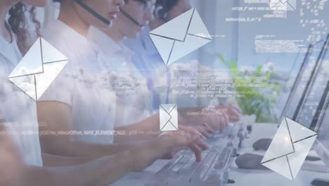 animación de procesamiento de datos e iconos de correo sobre personas de negocios que usan auriculares telefónicos