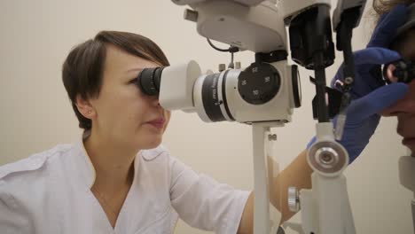 trabeculoplastia selectiva con láser. diagnóstico general de las enfermedades oculares. oftalmología lentes de gonioscopia