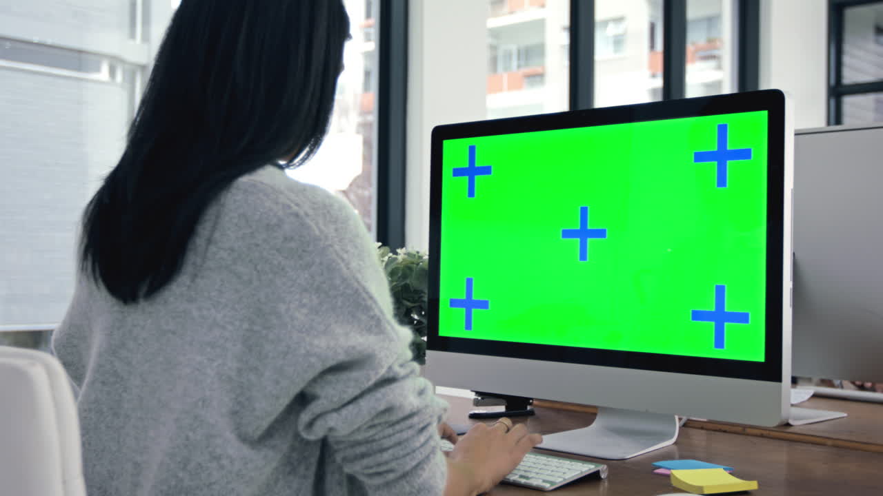 espacio de trabajo, pantalla verde y personas en la computadora