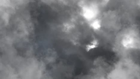 movimiento de nubes grises y oscuras acompañadas de una tormenta que se produjo en el cielo, nubes cumulonimbus