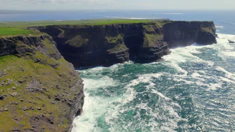 Luftaufnahmen-Von-Den-Klippen-Von-Moher-An-Ihrer-Südseite