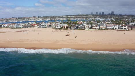 Newport-beach-shoreline,-California