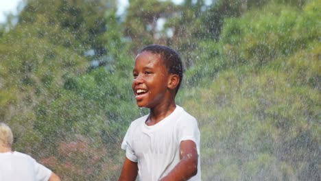 Kids-playing-with-garden-sprinkler