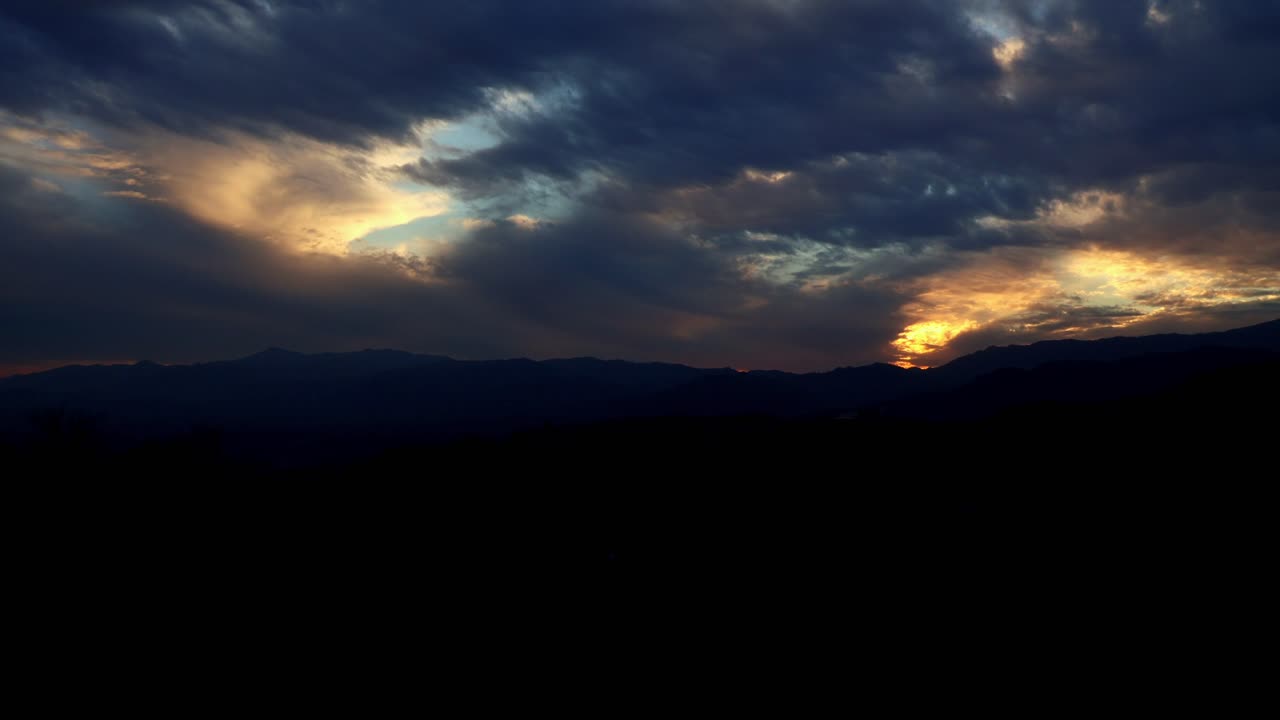 A cinematic timelapse video capturing a majestic Himalayan mountain landscape during winter in Himachal Pradesh, India