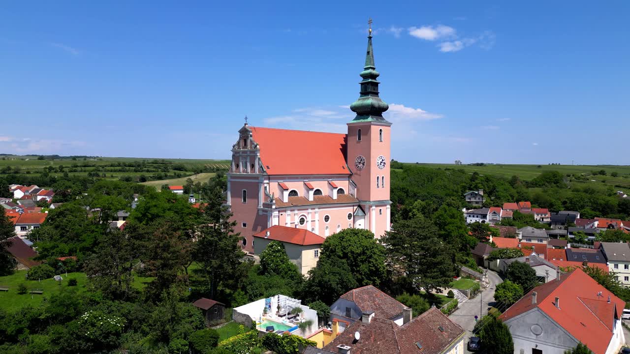 Chiesa parrocchiale di San Giovanni Battista nella città della Bassa Austria di Poysdorf in Austria