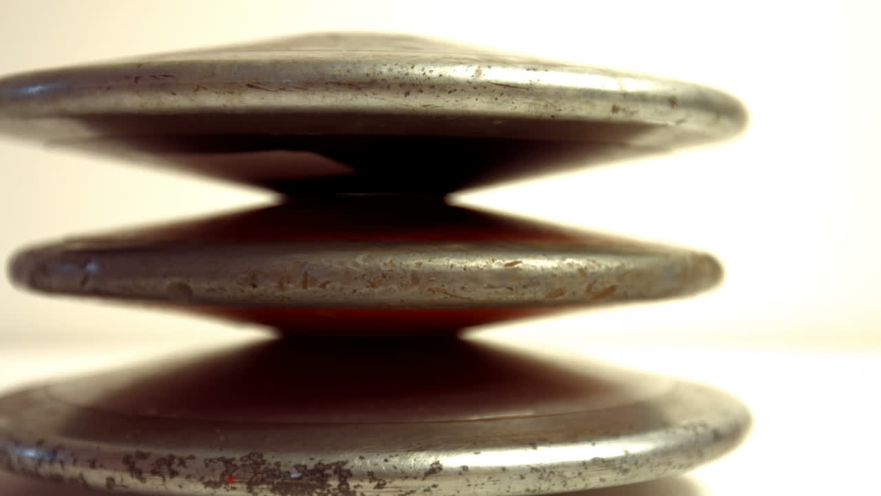 테이블 위 에 있는 디스크 의 근접 사진