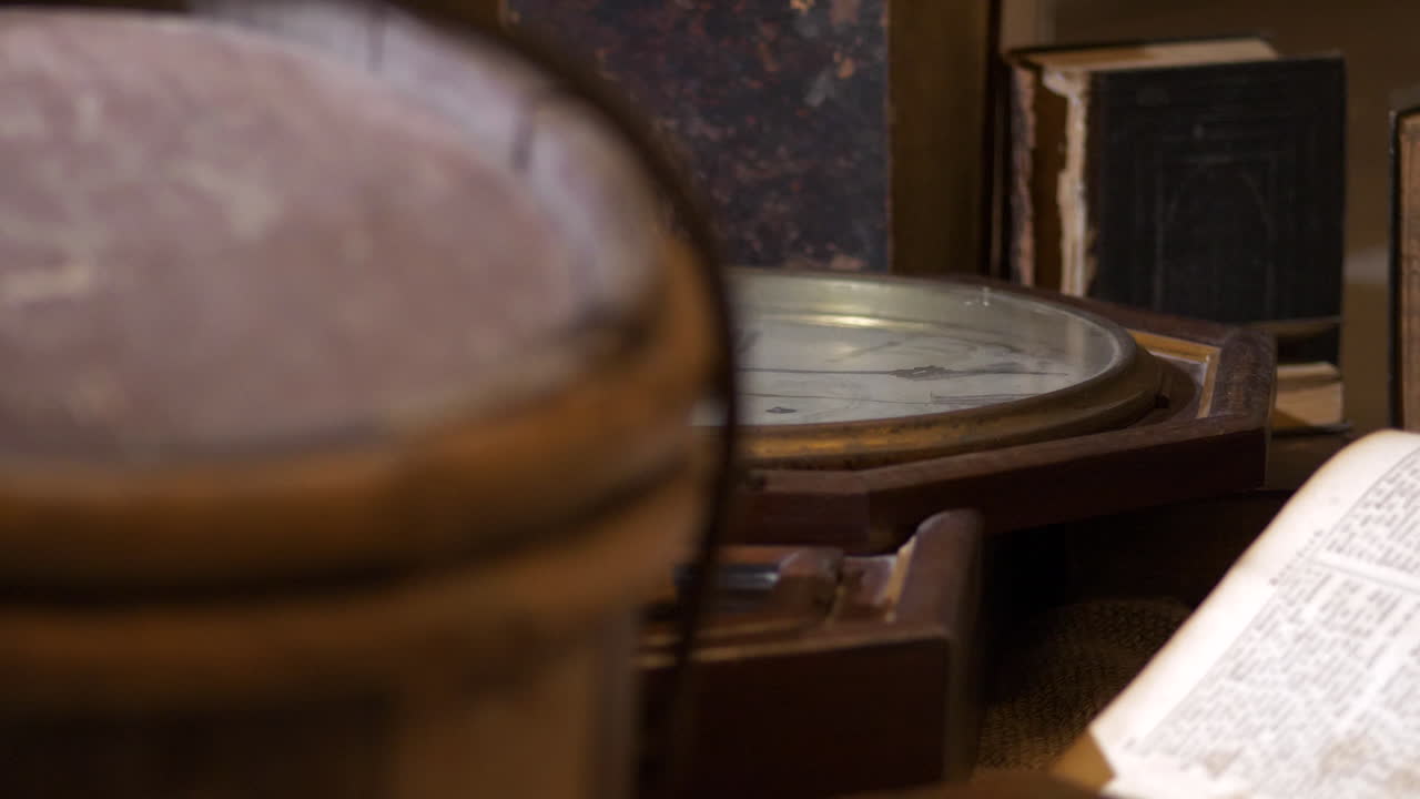 슬라이딩 랙 포커스의 오래되고 빈티지 개체 및 항목