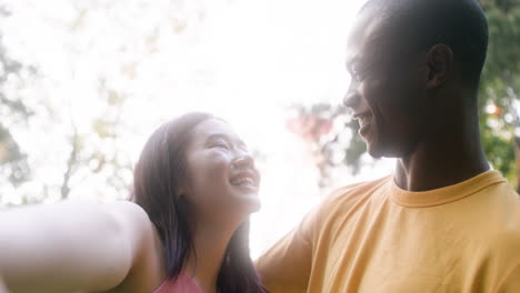 Couple-taking-selfie-photo