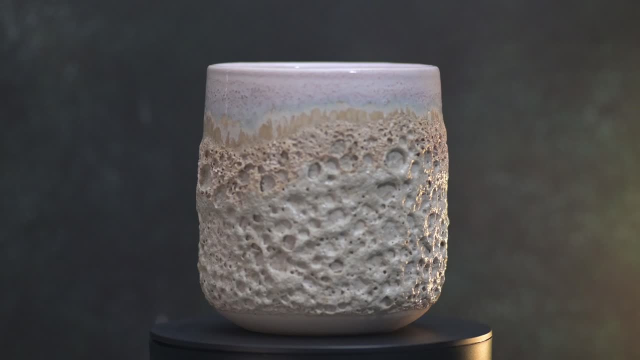 керамическое стекло с коралловой текстурой, скрученное вокруг своей оси