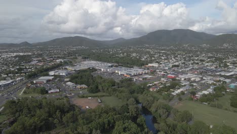 moores creek 在kershaw花園,白天有露營地 - 澳洲qld的park avenue購物中心