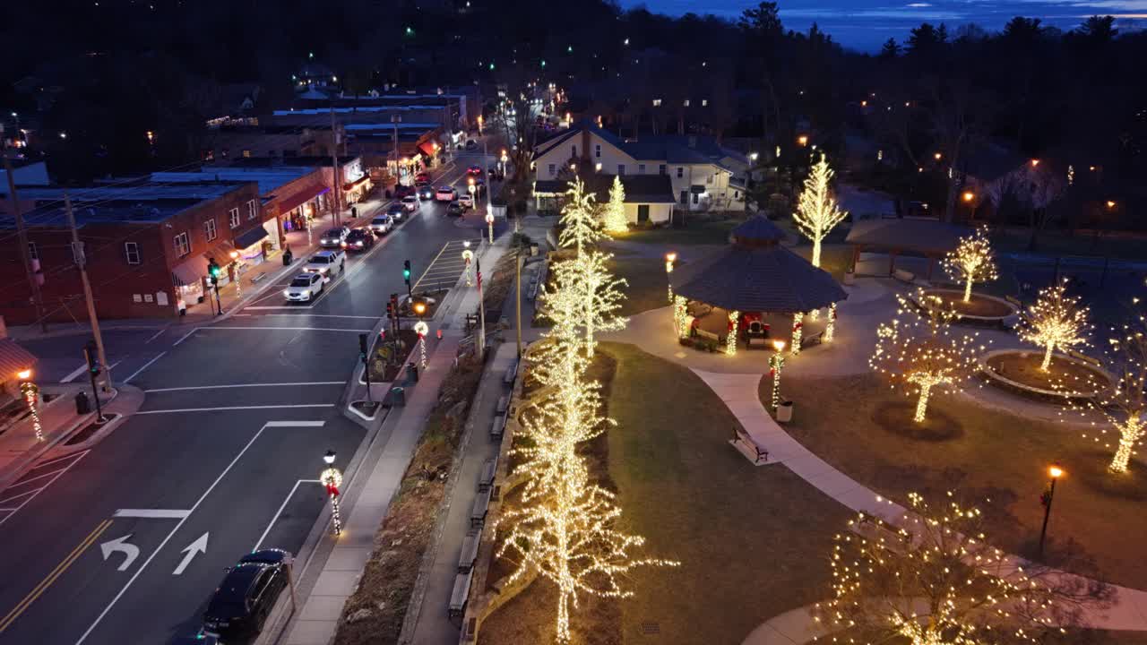 크리스마스 트리와 조명이 흔들리는 곳, 노스캐롤라이나주, Blowing Rock