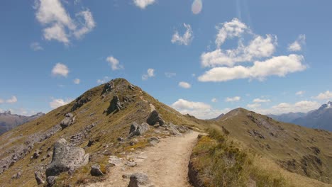 punto de vista, caminando la cresta de la montaña expuesta, fiordland, kepler track nueva zelanda