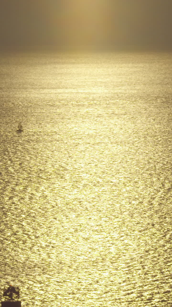 바다에 반사되는  ⁇ 빛