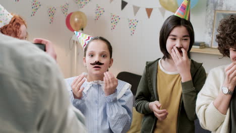 Niños-Con-Bigotes-Postizos