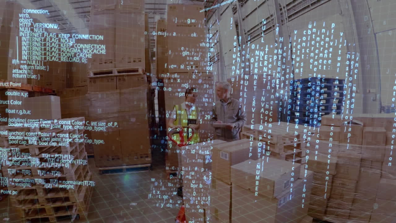 dos hombres trabajando en un almacén