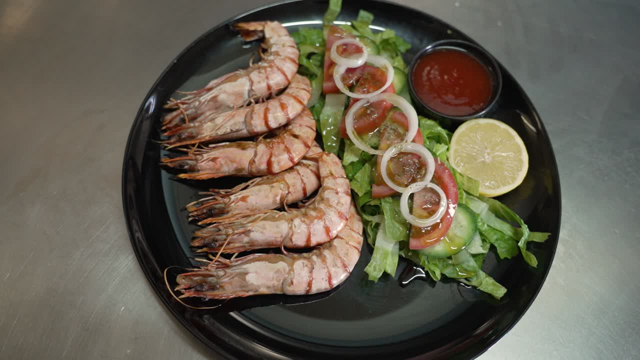 Savoring flavors of freshly grilled prawns with a vibrant salad in a seaside setting