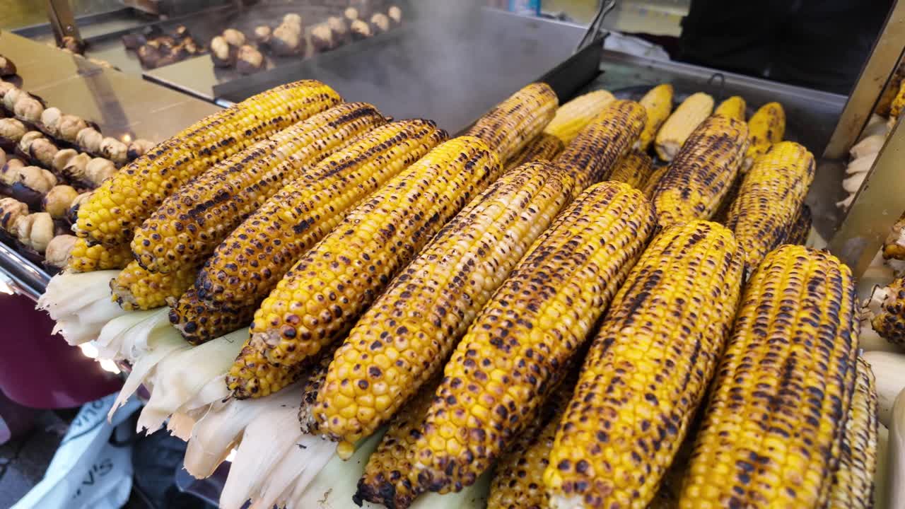 屋台の焼きとうもろこし