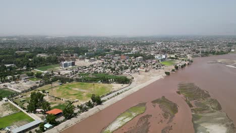 die stadt nangarhar und der fluss kabul