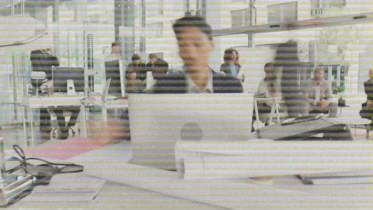 빠른 움직임으로 바쁜 사무실