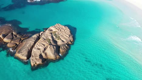 Excellent-Aerial-Shot-Of-Clear-Blue-Water-And-White-Sands-Of-Twilight-Beach-In-Esperance,-Australia