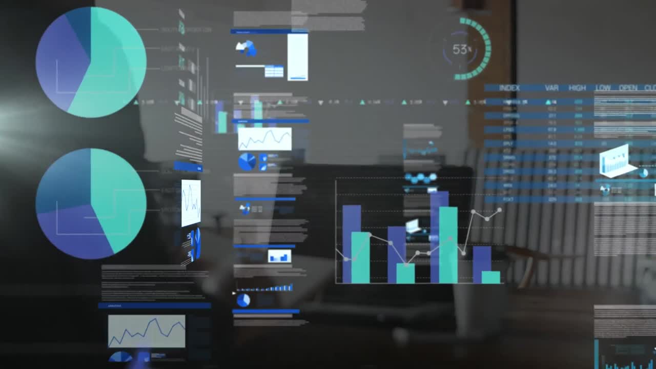 Animasjon av finansiell databehandling over en bærbar PC