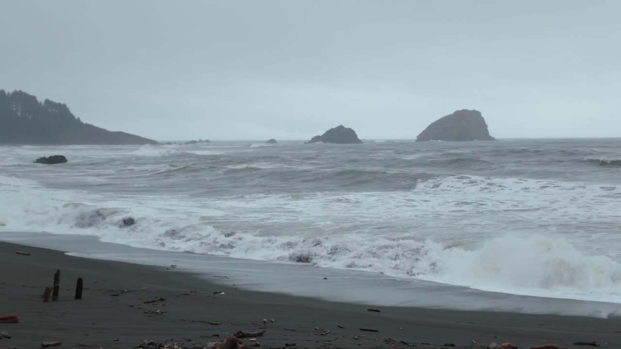 Gimbal close-up panning shot of strong ocean surf on the redwood coast of Northern California. 4K