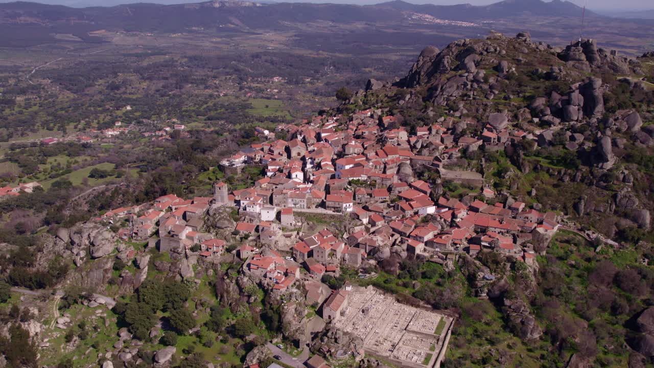 Torre de Lucano nel villaggio di Monsanto, Portogallo, Castelo Branco