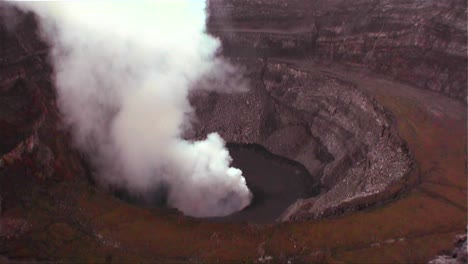el volcán nyiragongo a la luz del día en la república democrática del congo