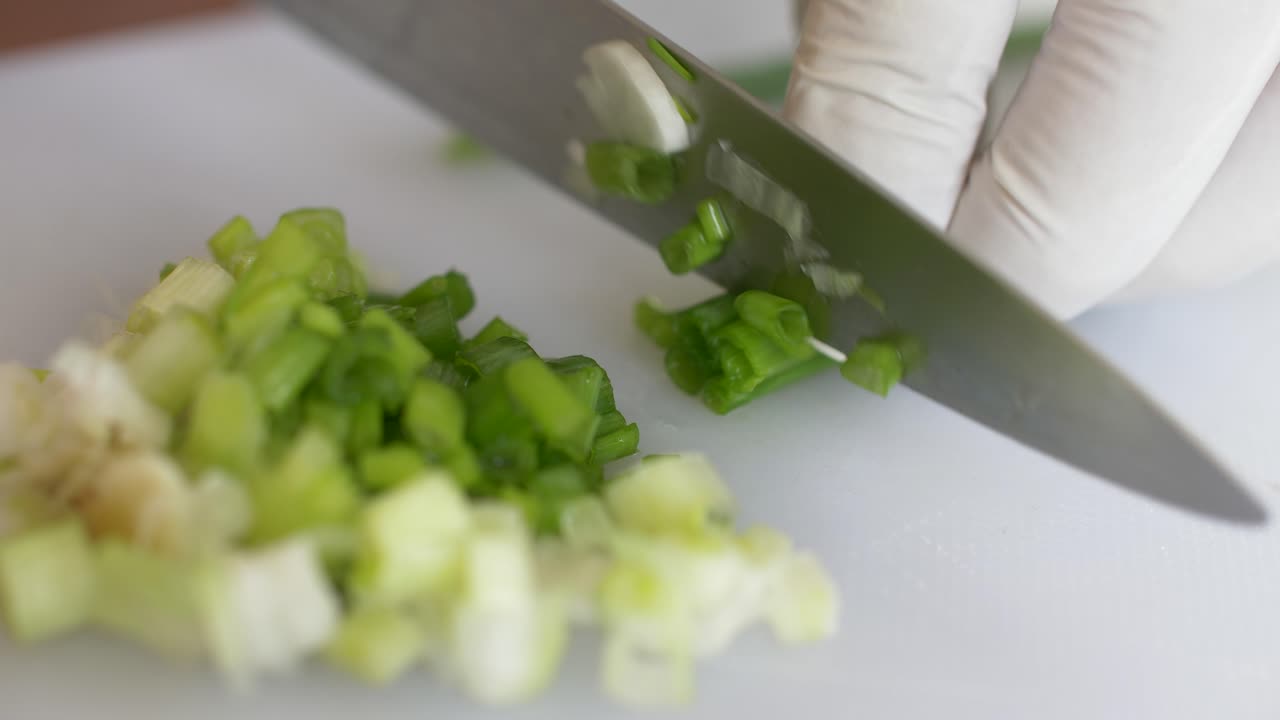 Chopping spring onion, Close-Up. hands cut Spring onions in kitchen. 60FPS