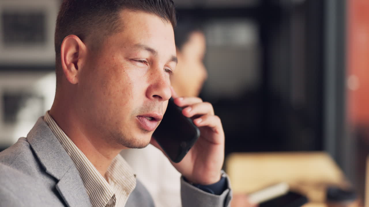 사업, 남자 및 전화 통화