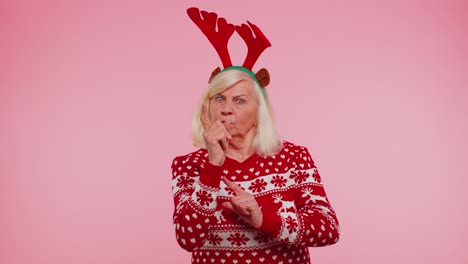 anciana de navidad disgustada gestando las manos con disgusto, culpando a los regaños por el fracaso