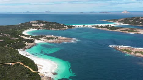 Excelente-Toma-Aérea-De-Una-Laguna-En-Wharton-Bay,-Esperance,-Australia