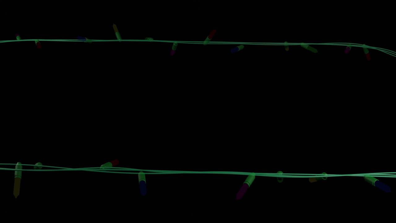 luces de cuerda de navidad de colores parpadeando sobre un fondo negro, espacio de copia
