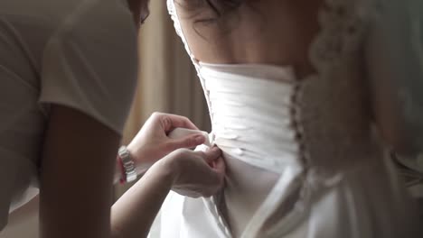 bride getting ready for wedding