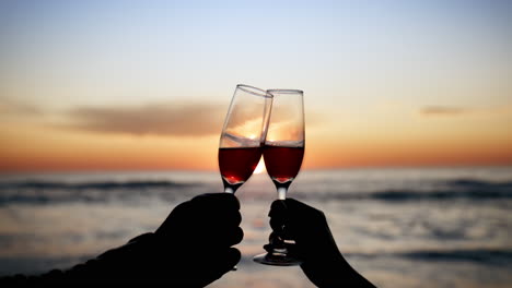 toast, champagner und handsilhouette für den sonnenuntergang