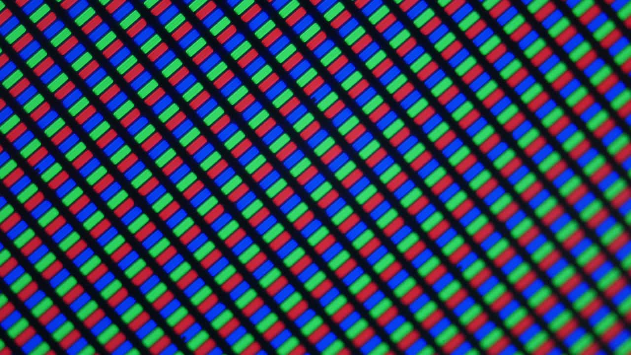 componentes rgb. partes rojas, verdes y azules de las pantallas led y lcd modernas. ampliación de alta calidad bajo microscopio