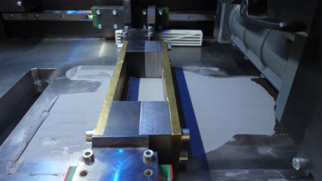 vista de cerca de la maquinaria industrial para la metalurgia o la impresión en 3d.