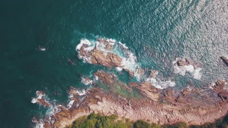 Amanwella-Beach-Südküste-Von-Sri-Lanka-Tropisches-Paradies-Ozean-Und-Felsen-Drohne-Aufnahmen