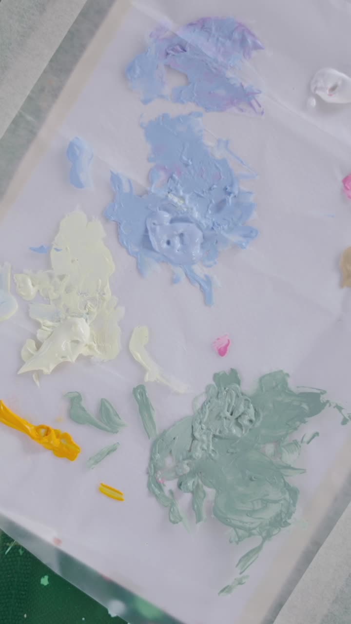 팔레트 에 있는 페인트